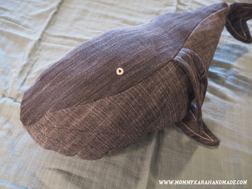 またまたジーンズをアップサイクル。息子の“相棒”クジラのぬいぐるみに。